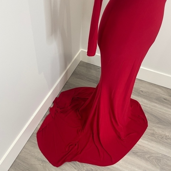 Club London Red Long Sleeve Backless Fishtail Train Maxi Dress - Picture 6 of 12